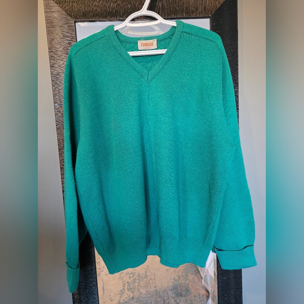 Tundra Men's V-Neck Vintage Sweater
